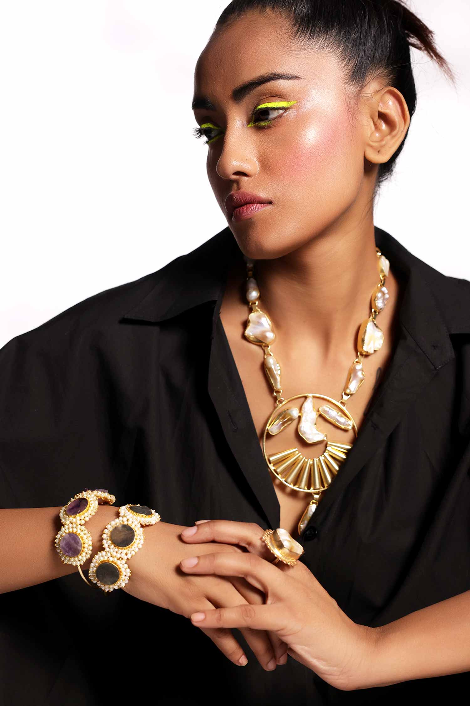 Cobble neckpiece